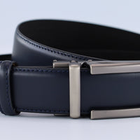 Automatische blauwe riem zonder gaatjes.