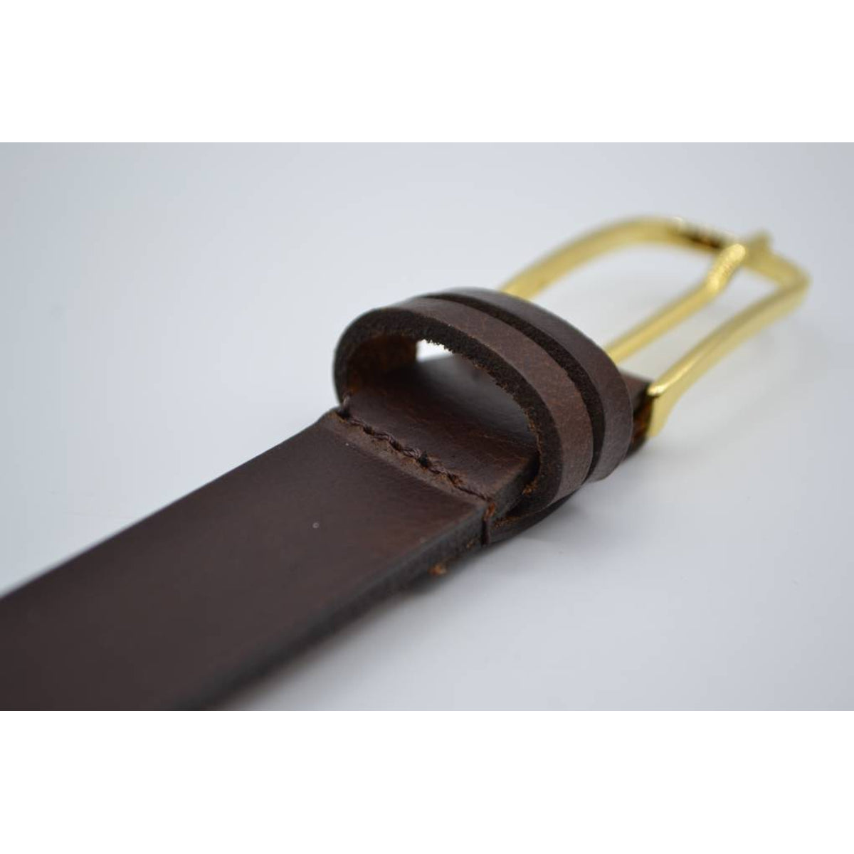 smalle bruine damesriem met gouden gesp 
