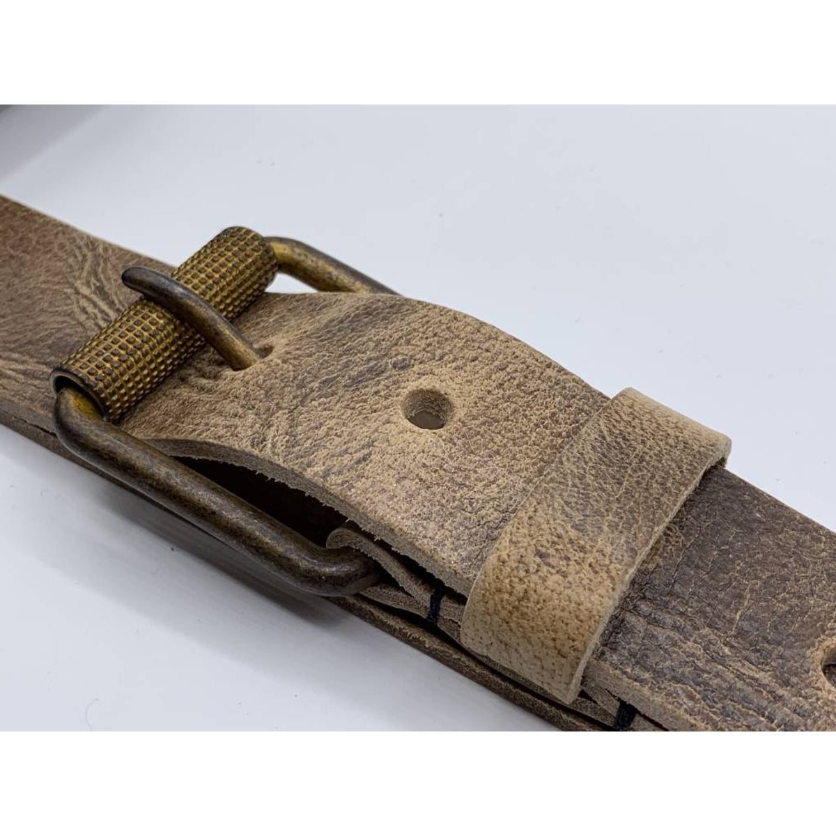 Stoere zand kleurige riem met gekreukt leer