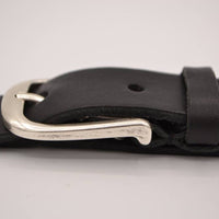 Zwarte riem met studs en laserprint 
