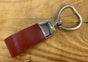 Rode sleutelhanger met hart vormige sleutelring.