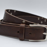 Bruine riem met studs en laserprint 
