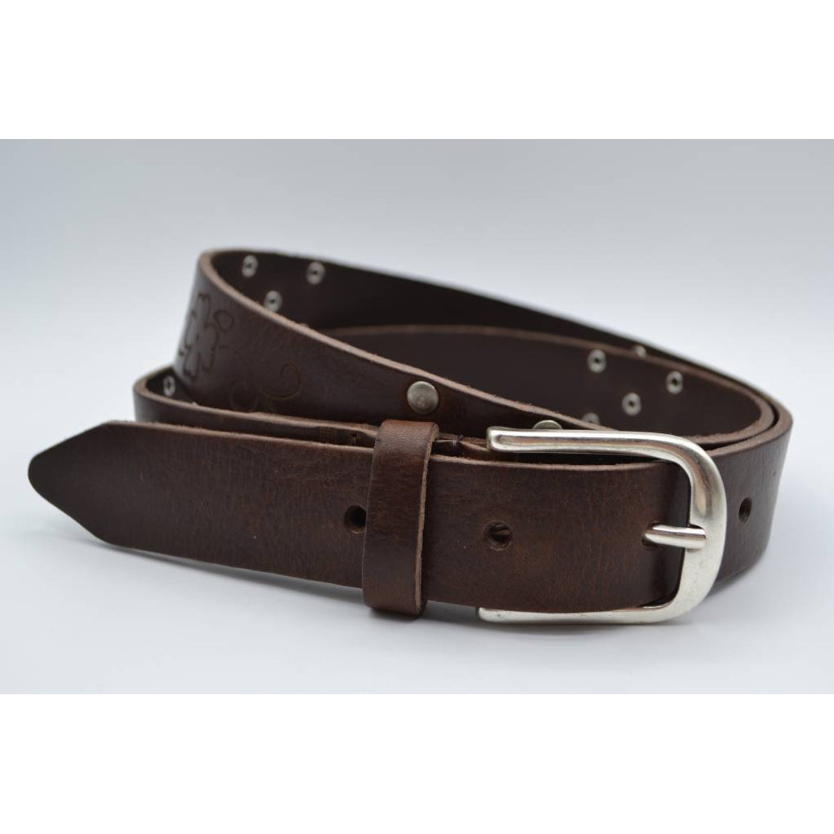 Bruine riem met studs en laserprint 
