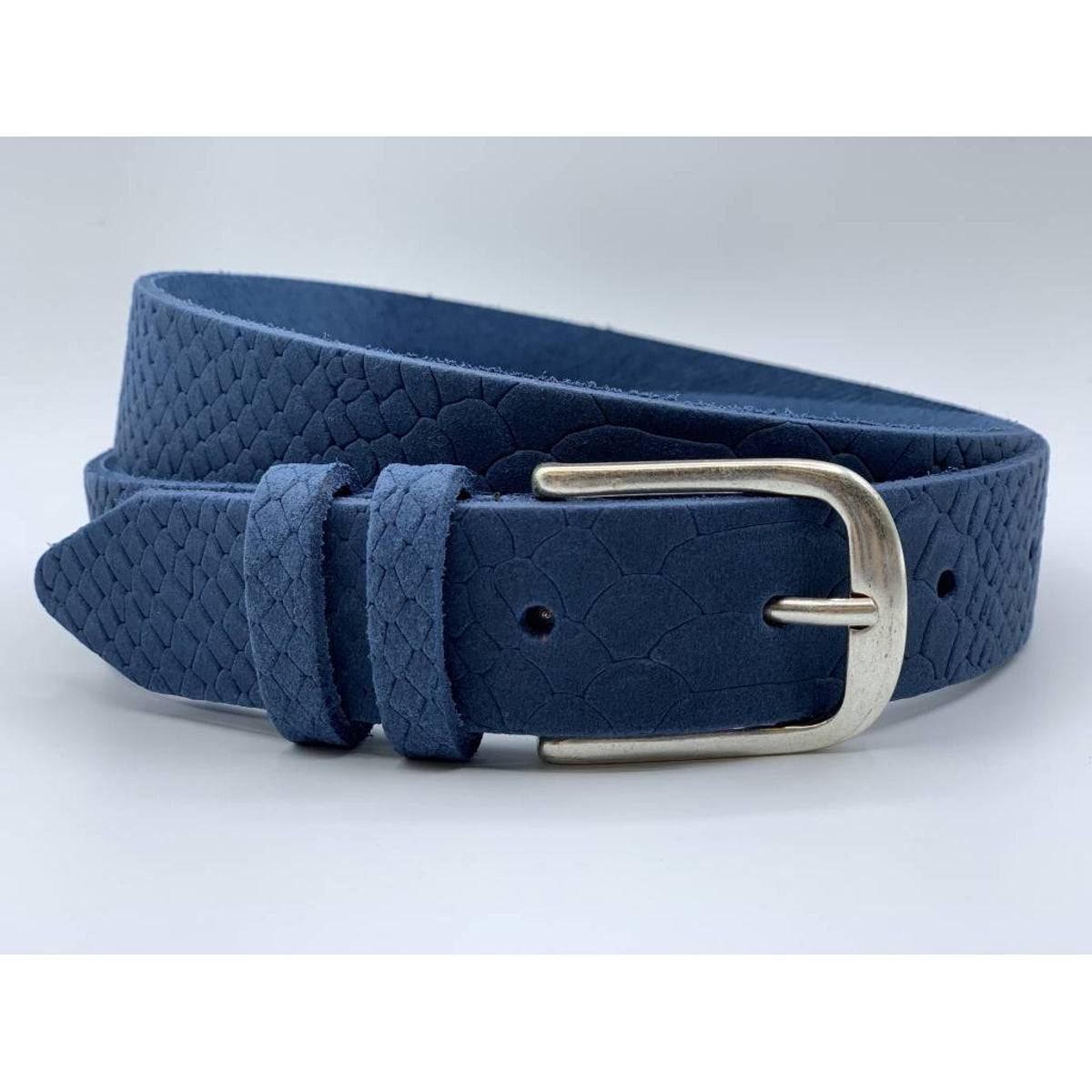 Trendy blauwe damesriem met slangenprint.