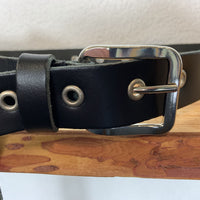 Lange trendy  zwarte knoopriem met ringen
