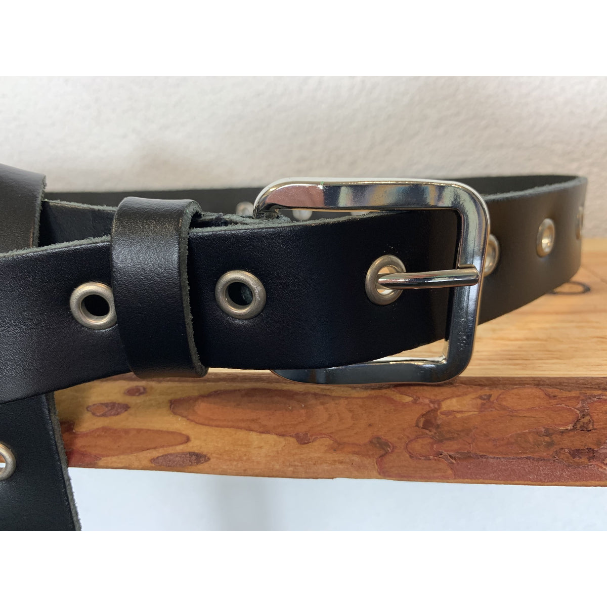 Lange trendy  zwarte knoopriem met ringen