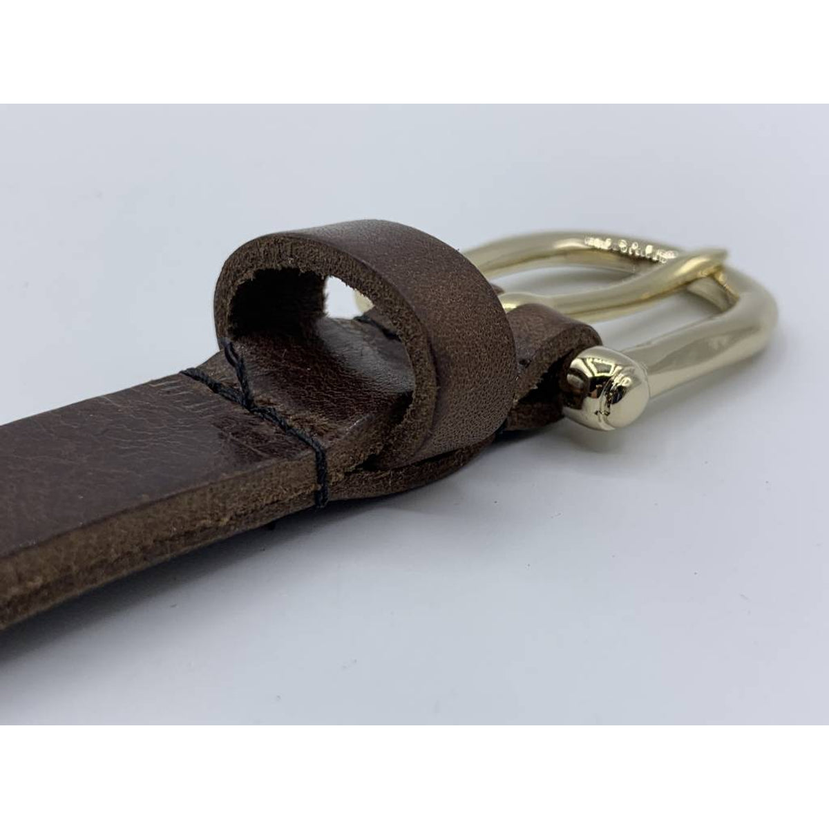 Bruine smalle damesriem met gouden gesp