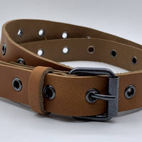 Cognac riem vol met zwarte ringen