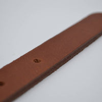smalle cognac damesriem met gouden gesp