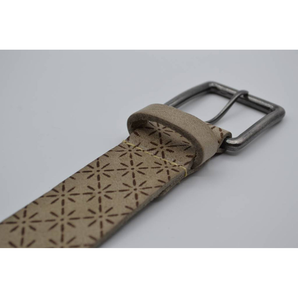 Ster gelaserde taupe echt lederen riem