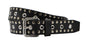 Zwarte soepele riem met zilveren ringen en studs .