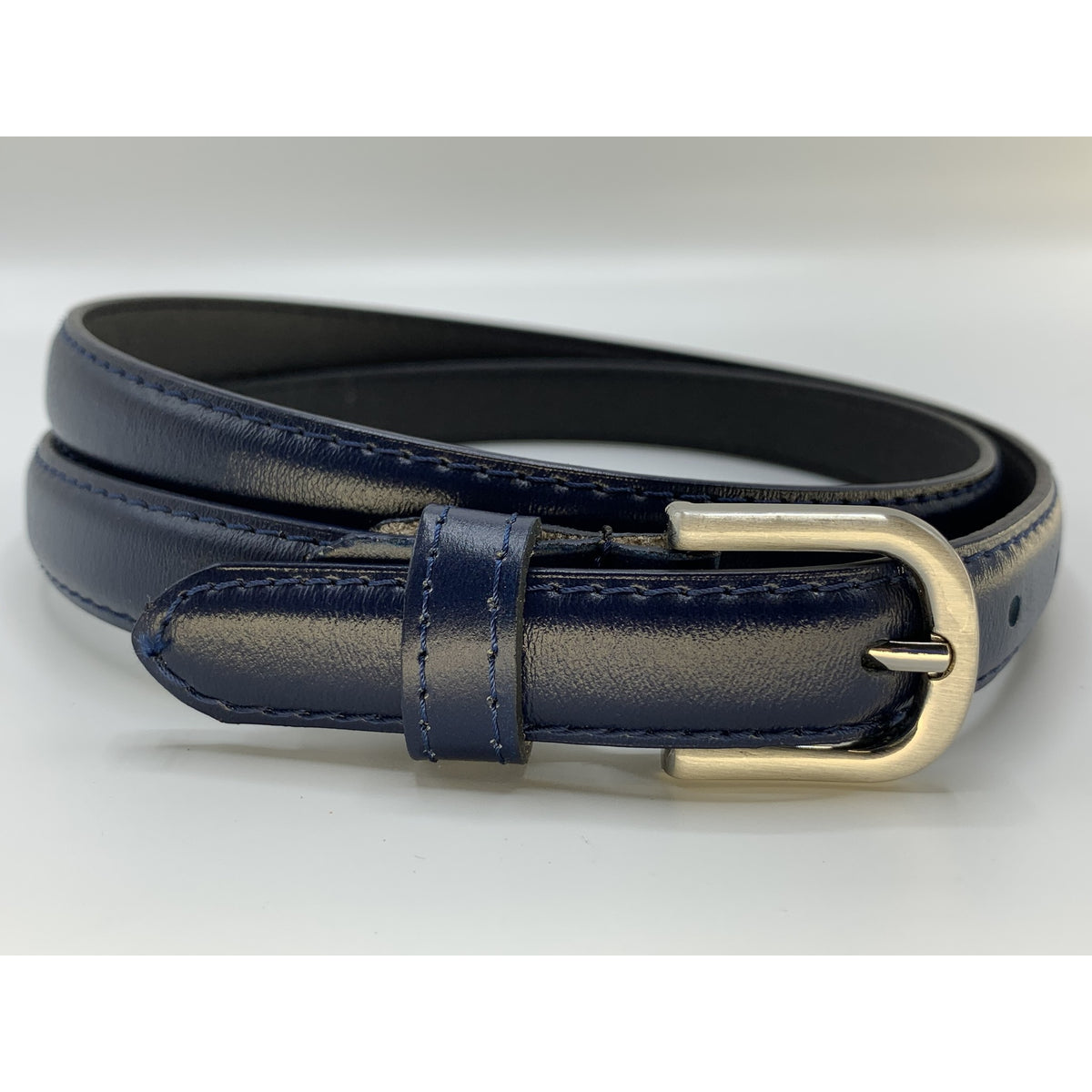 Nette blauwe 2cm brede damesriem.