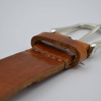 Cognac riem met studs en laserprint