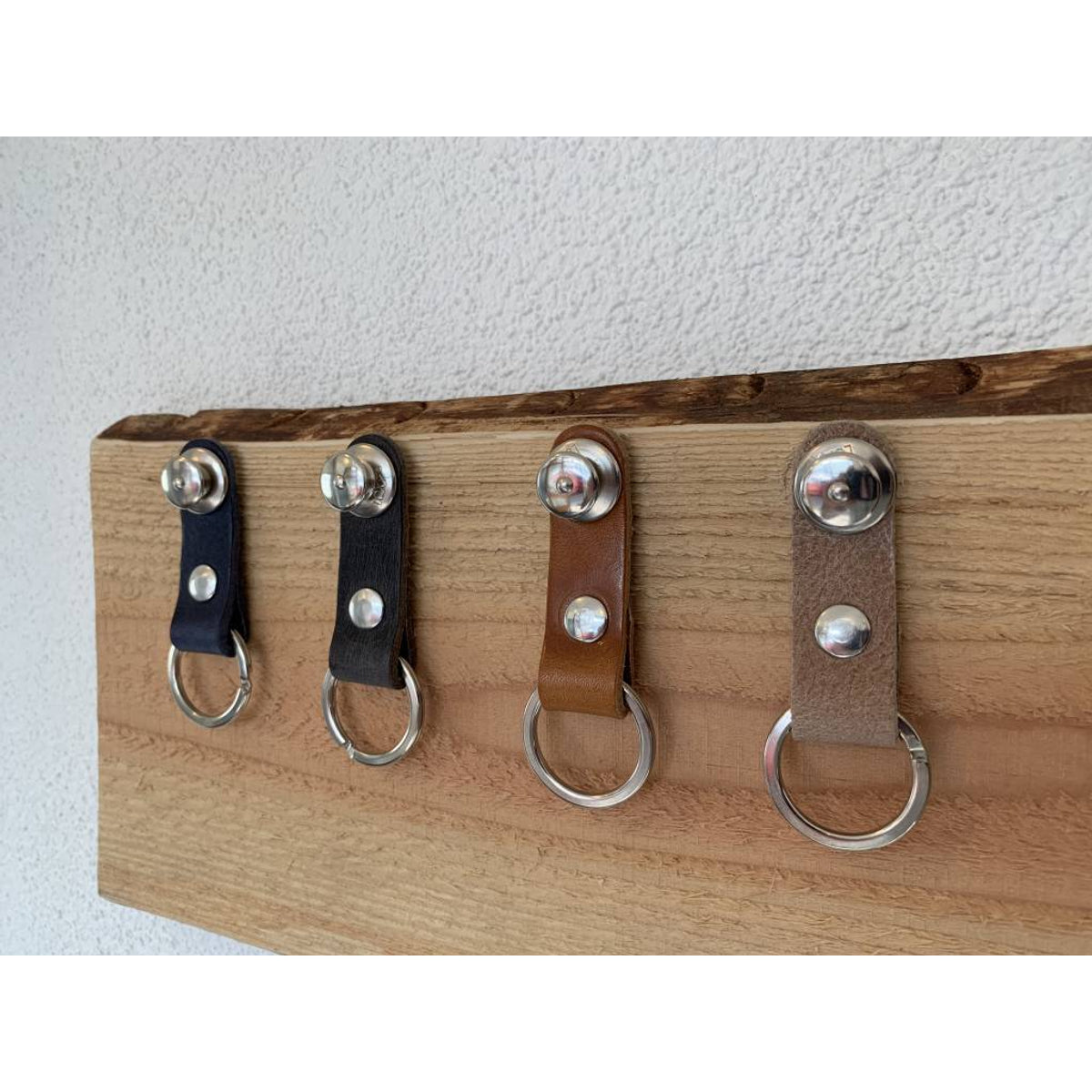 Sleutelplank inclusief 4 echt lederen sleutelhangers
