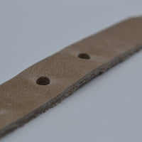 taupe 20mm brede riem met studs op de lus 