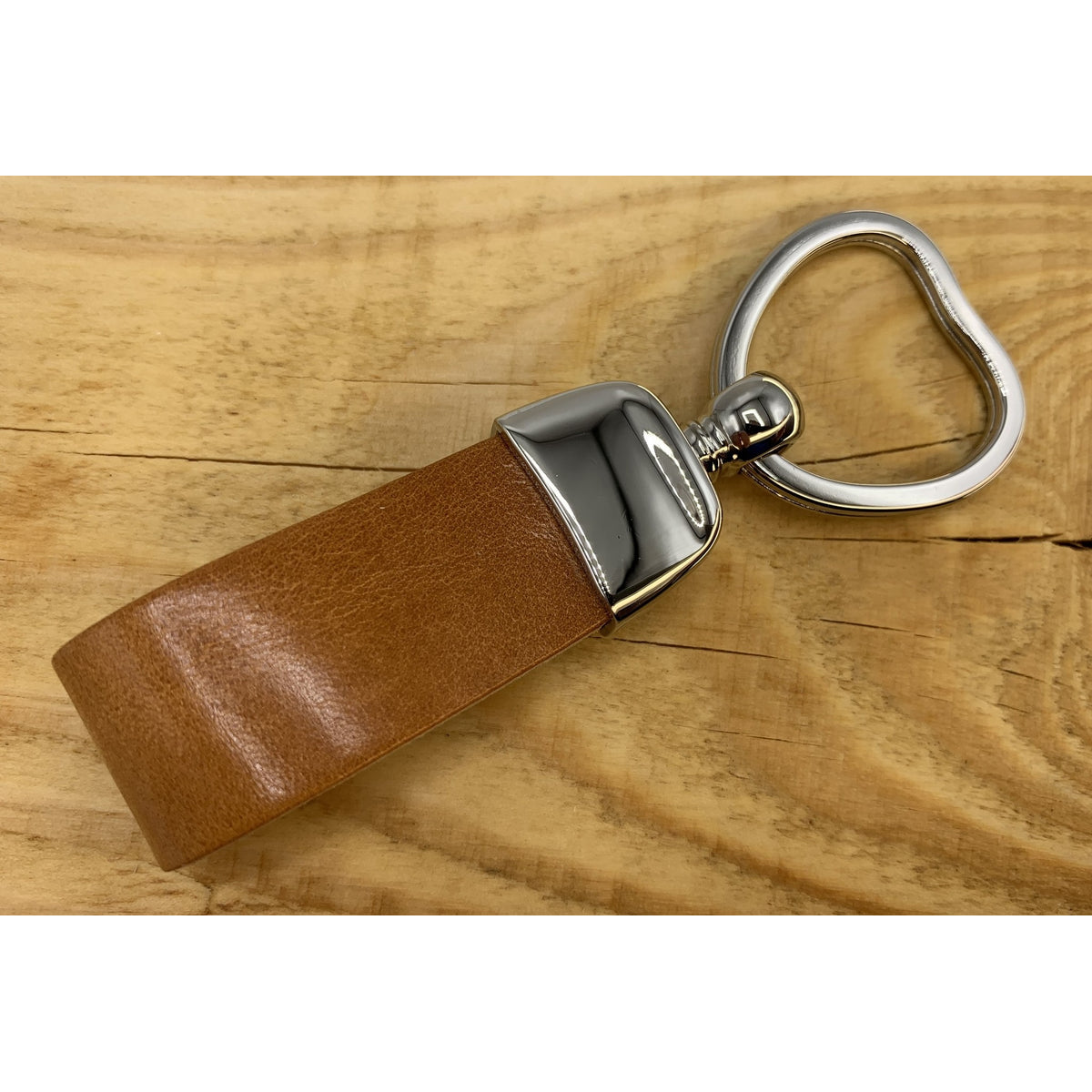 Cognac sleutelhanger met hart vormige sleutelring