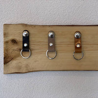 Sleutelplankje van hout inclusief 3 sleutelhangers van echt leer