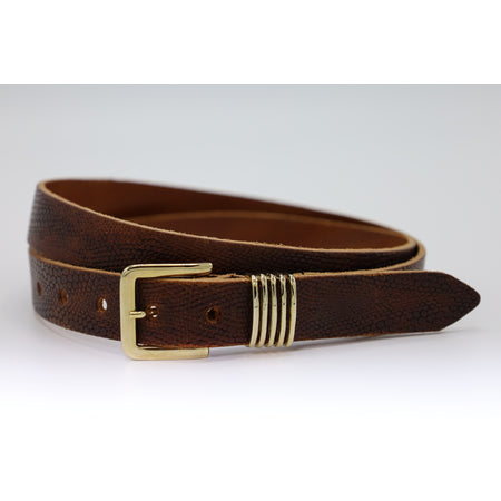 Cognac 2.5cm brede krokodillen print damesriem met chique goude gesp.