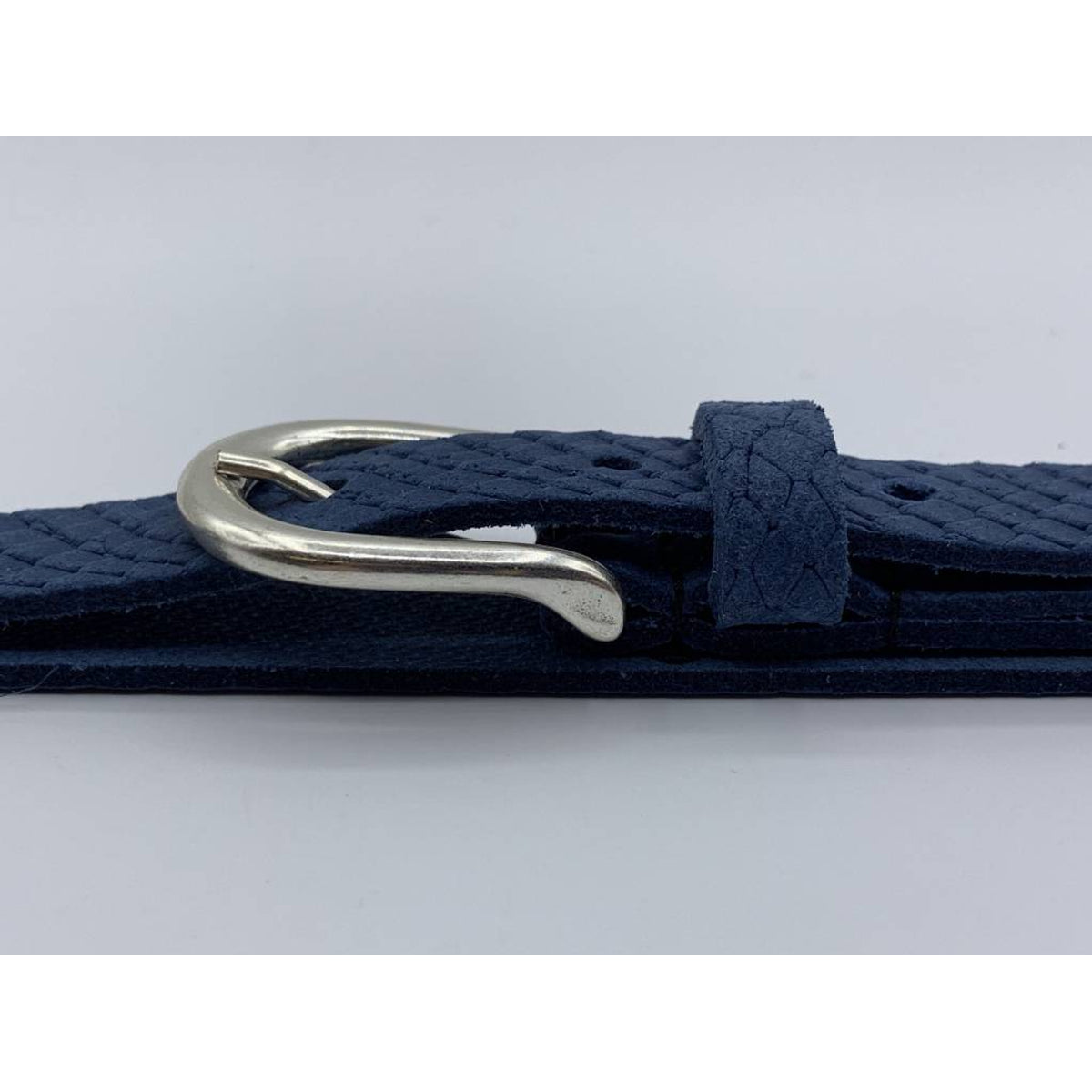 smalle blauwe damesriem met slangen print