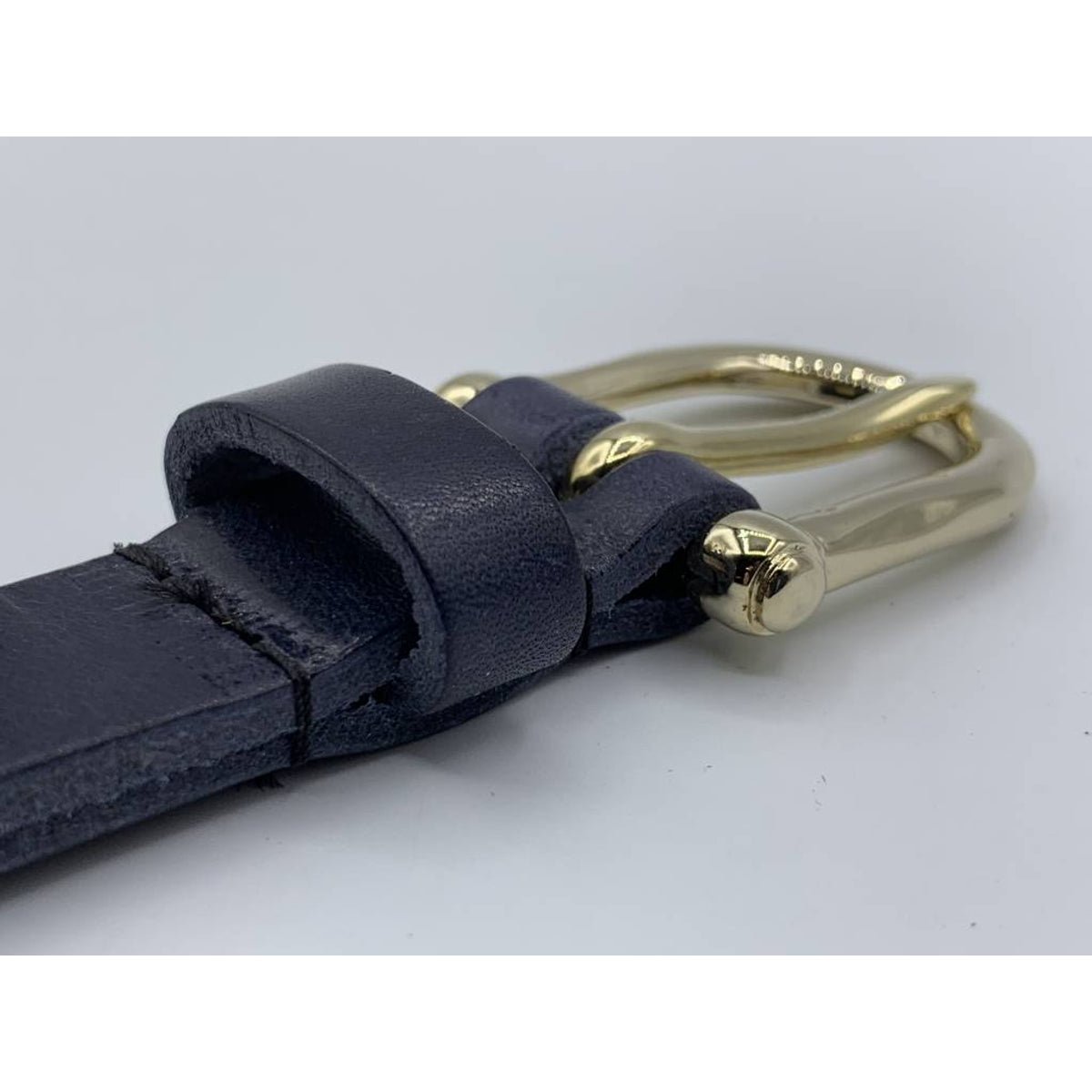 Blauwe smalle damesriem met gouden gesp
