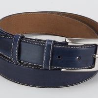 Nette blauwe riem met contrast stiksel.