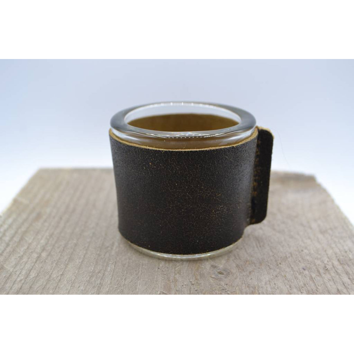 Kaarsenhouder voor theelicht. Glas en grof zwart leer