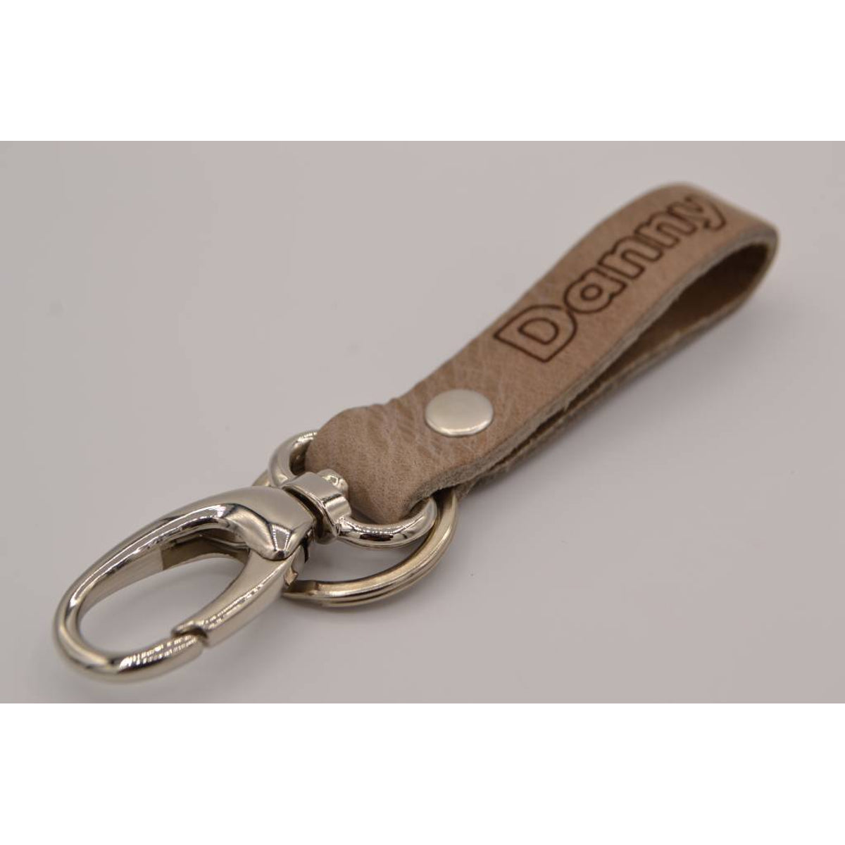 taupe echt lederen sleutelhanger met eigen naam of logo