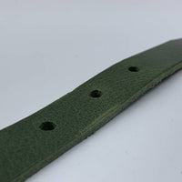 Groene smalle damesriem met gouden gesp