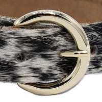 Wit zwarte koehuid  riem.