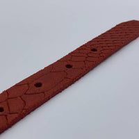 smalle rode damesriem met slangen print