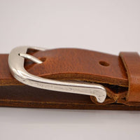 Cognac riem met studs en laserprint