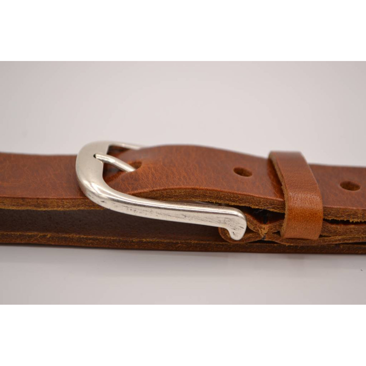 Cognac riem met studs en laserprint