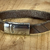 Bruine armband vintage gelaserd met brick print.
