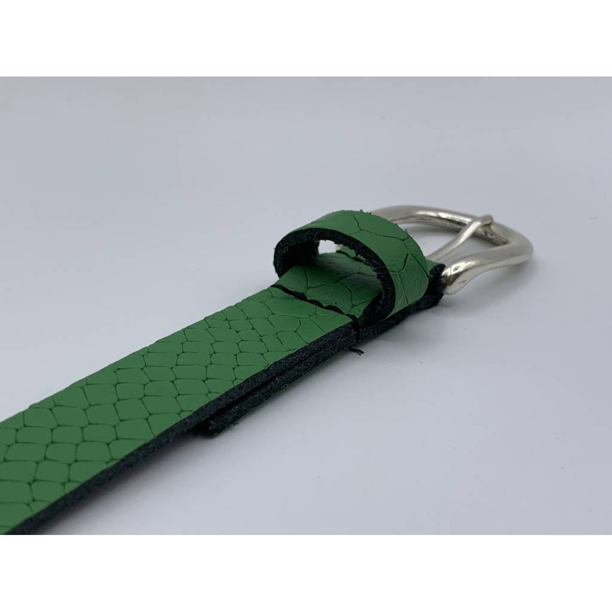 smalle groene damesriem met slangen print