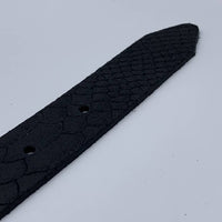 Trendy zwarte damesriem met slangenprint.