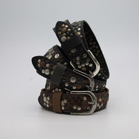 Bruine S Oliver riem vol met verschillende studs. 