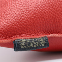 Sierkussen van echt rood leer.