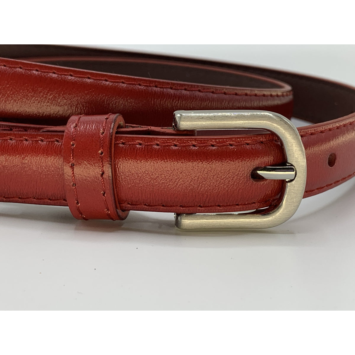 Nette rode 2cm brede damesriem.