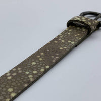 Damesriem van 2cm breed en speelse taupe rogge print.