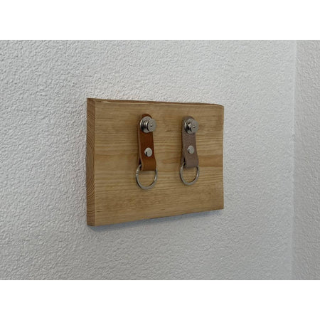 Sleutelplankjes van hout inclusief 2 moderne sleutelhangers van echt leer