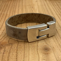 Bruine echt leren heren armband met gave magneetsluiting.