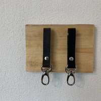 Sleutelplankjes van hout inclusief 2 moderne sleutelhangers van echt leer