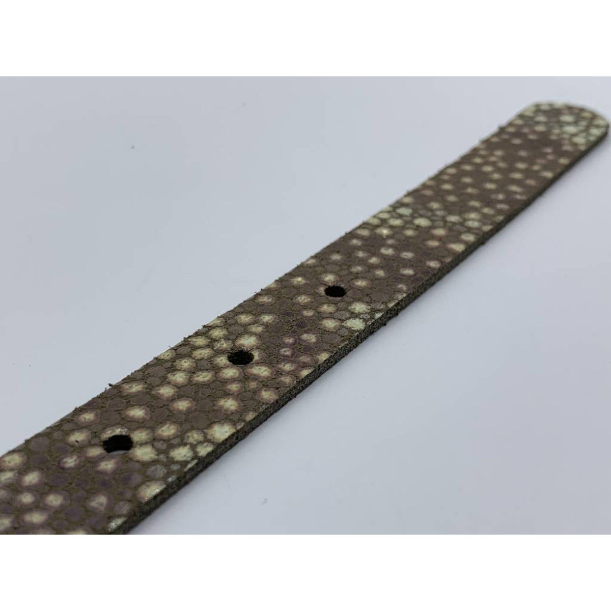 Damesriem van 2cm breed en speelse taupe rogge print.