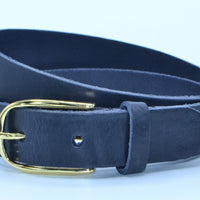 Blauwe 3cm brede riem met gouden gesp. 