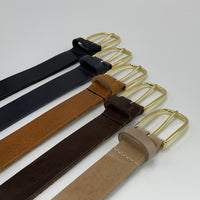Cognac 3cm brede riem met gouden gesp.