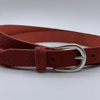 smalle rode damesriem met slangen print