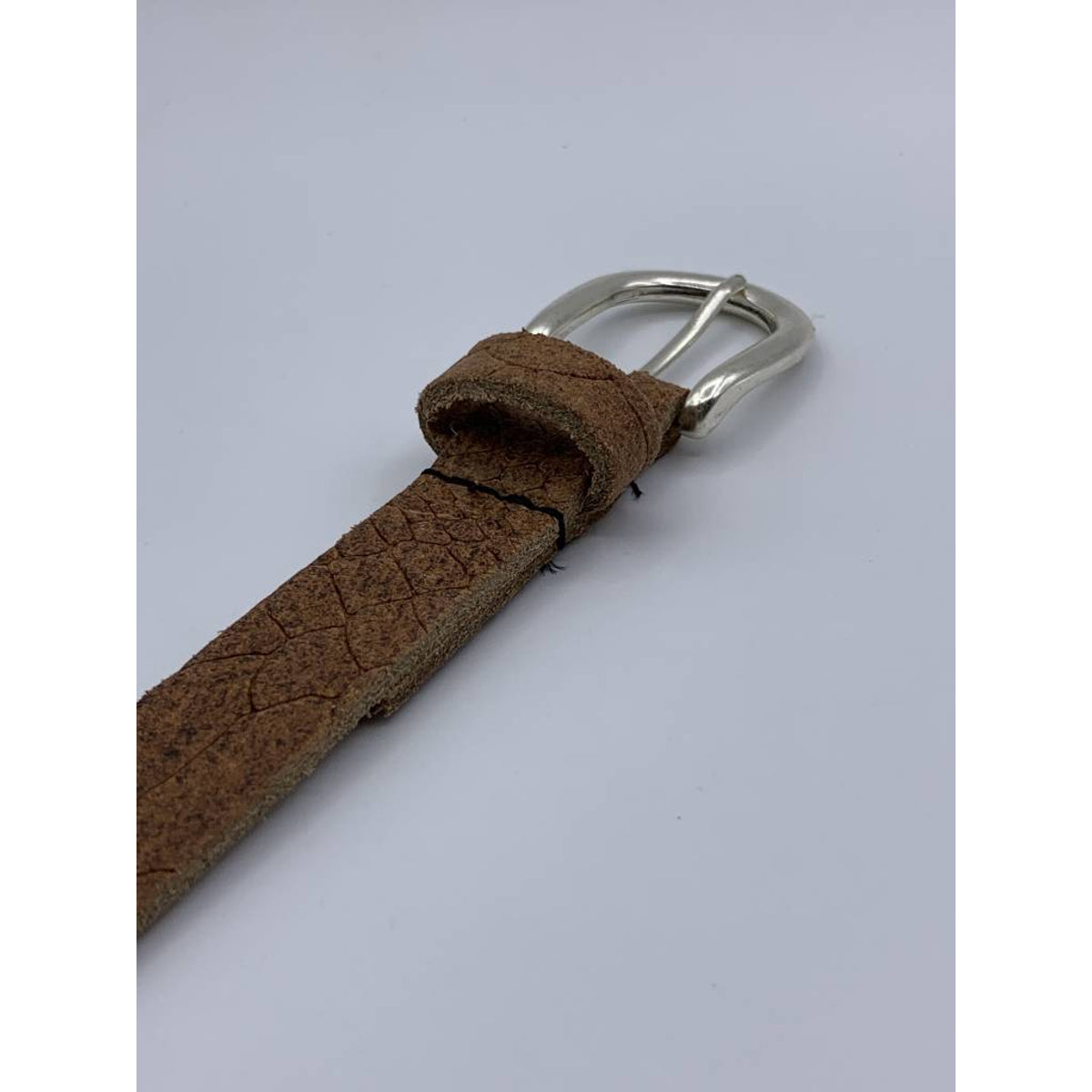 smalle cognac damesriem met slangen print