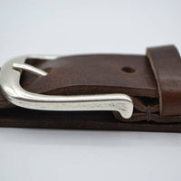 Bruine riem met studs en laserprint 