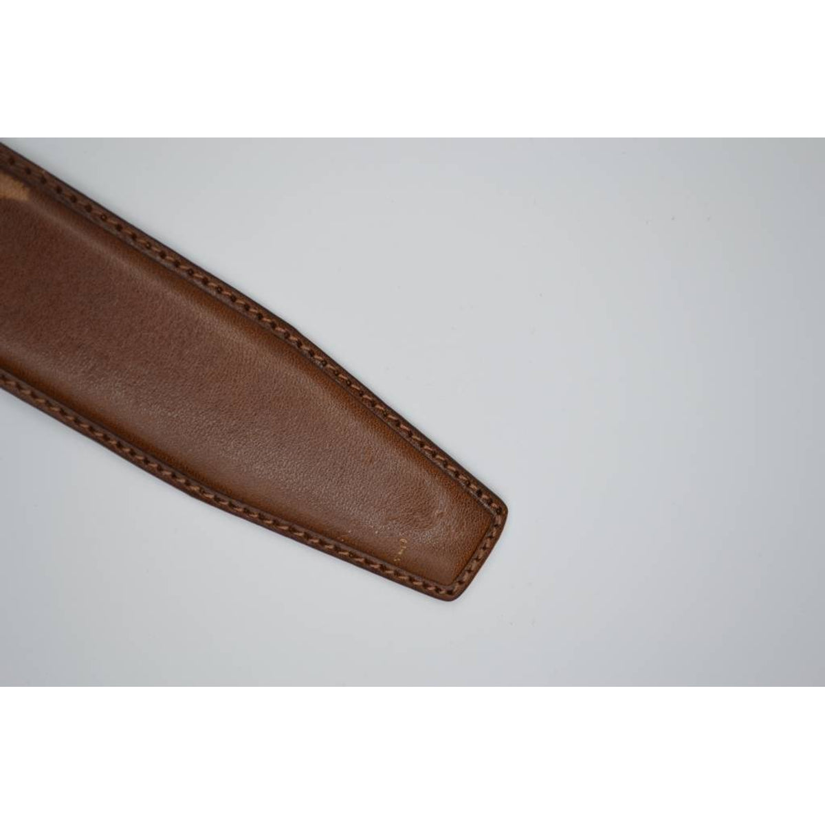 Stijlvolle cognac gestikte echt lederen sabel riem