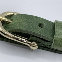 Groene smalle damesriem met gouden gesp